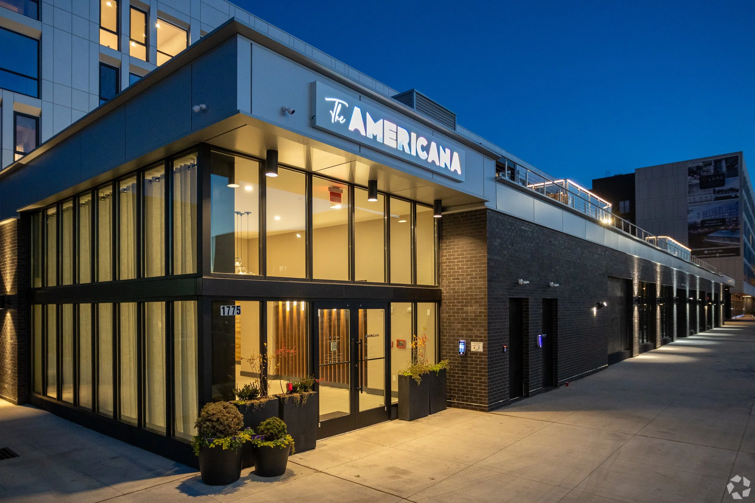 アパルトモン AMERICANA N/S Fooded プルオーバー AMERICANA